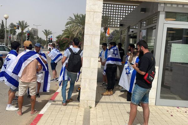  אונ' בן גוריון: דגל פלסטין – כן, דגל ישראל – לא