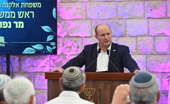 בנט באלקנה: "אעשה כל מאמץ בעולם להחזיק ביחד"