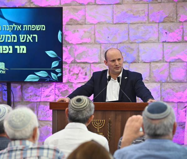 בנט באלקנה: "אעשה כל מאמץ בעולם להחזיק ביחד"