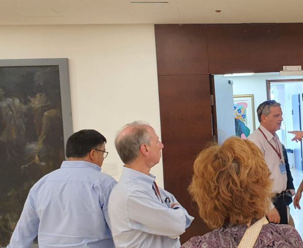 לאחר האיום; בנט נפגש עם מיכאל ביטון בלשכתו