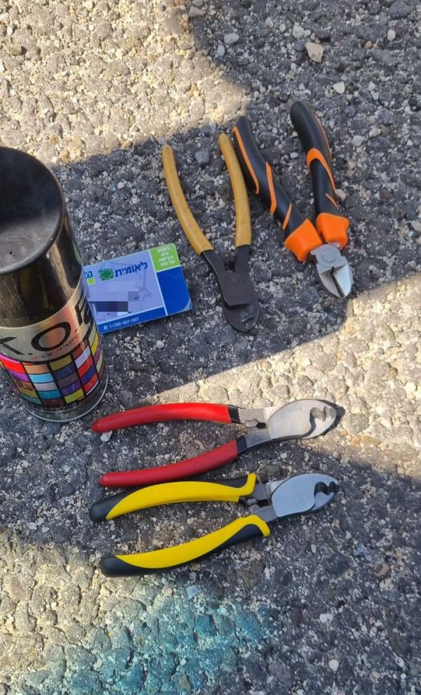 סכינים בתיקי התפילין:  3 חשודים נעצרו בדרך למירון