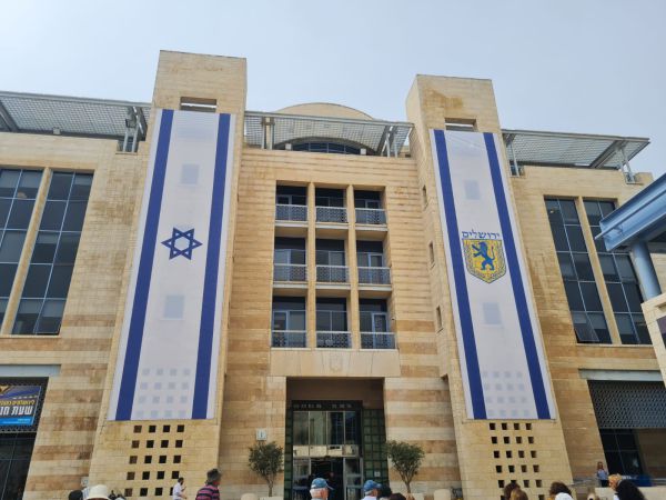 יום ירושלים: דגלי ענק בכל רחבי העיר