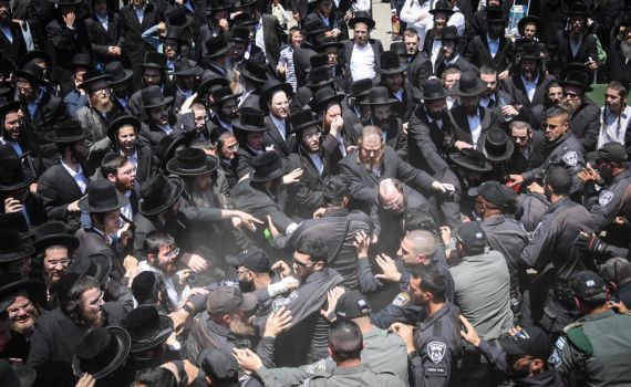 מהומות במירון: מאות פרצו לקבר והתעמתו עם שוטרים