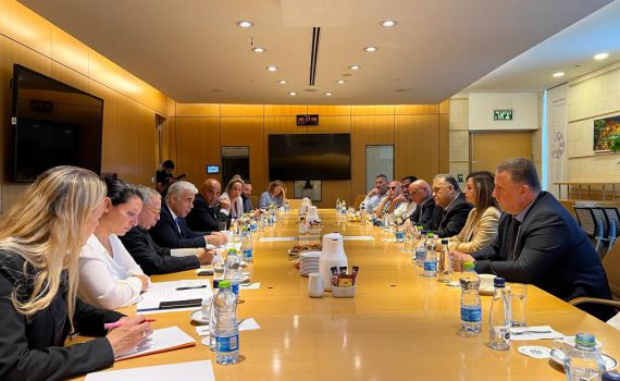 בדרך חזרה? הסתיימה פגישת זועבי ולפיד