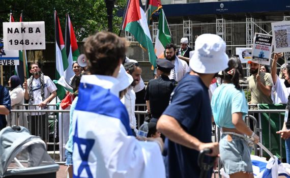 קריאות נאצה לעבר הח"כים במצעד התמיכה בניו יורק