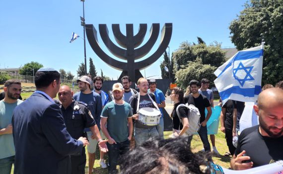 צפו: קרעי יצא ללוחמים שמפגינים מול הכנסת