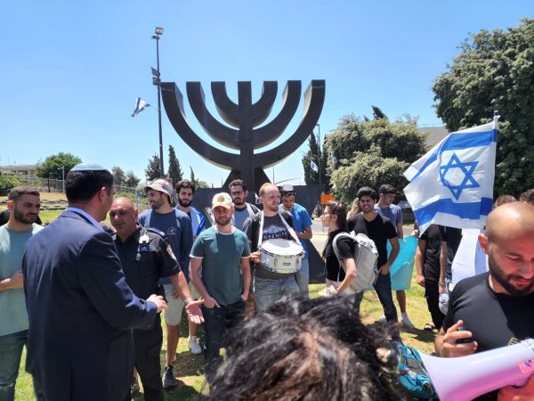 צפו: קרעי יצא ללוחמים שמפגינים מול הכנסת