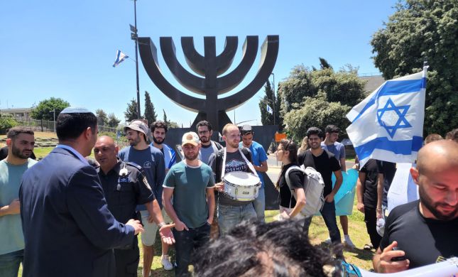  צפו: קרעי יצא ללוחמים שמפגינים מול הכנסת