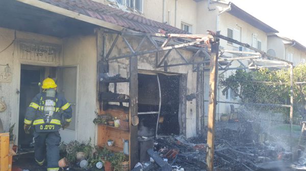 שריפה בבית בקצרין, 2 נפגעים במקום