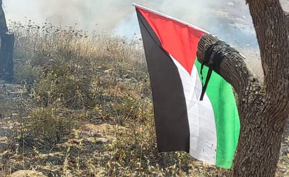 טרור ההצתות חוזר: דגל פלסטין תלוי במוקדי שריפות