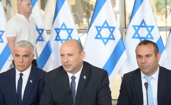 בנט: "הנפת דגל ישראל היא דבר מובן מאליו"