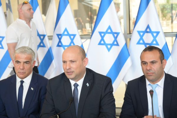 בנט: "הנפת דגל ישראל היא דבר מובן מאליו"