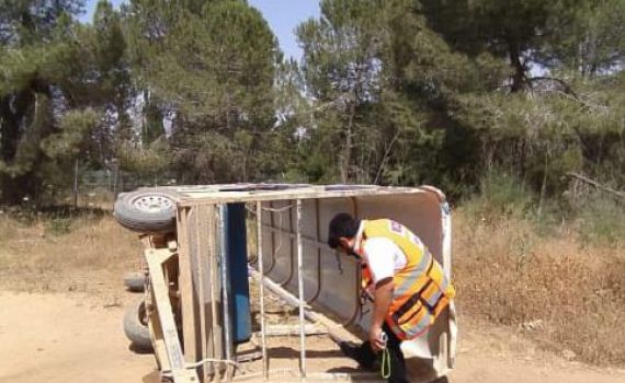 עשרה ילדים נפגעו מהתהפכות רכב טיולים