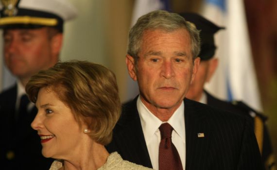 אופס: פליטת הפה המביכה של ג'ורג' בוש | צפו