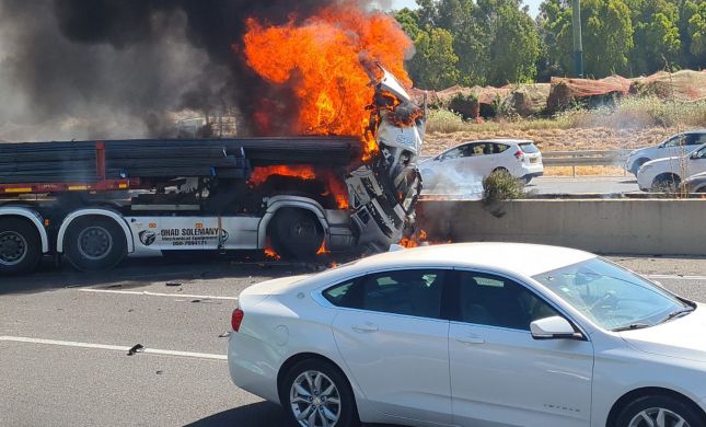  תאונה בכביש 6: משאית עלתה באש, הנהג נהרג