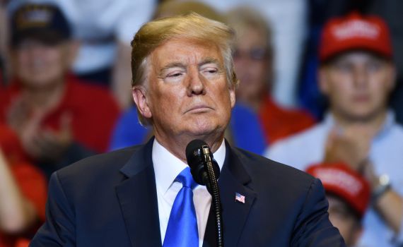 טראמפ מבטיח: "לא אפרוש, גם אם יעמידו אותי לדין"