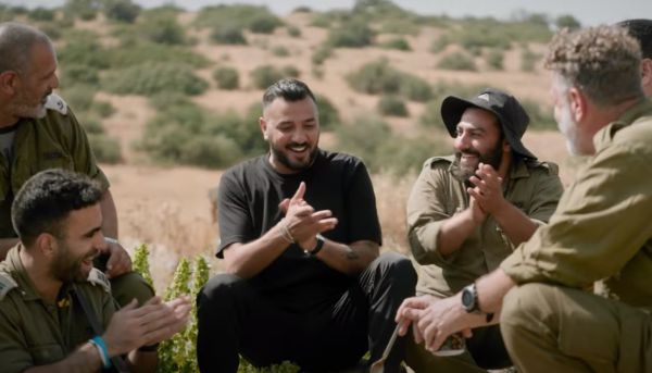 צפו: איתי לוי הפתיע חיילי מילואים