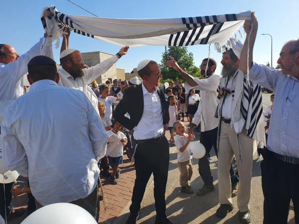 צפו: הכתרת הרב דניאל לונצר לרב הישוב איתמר