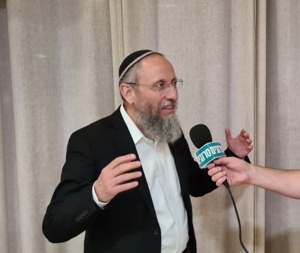 הרב רימון לסרוגים: "להיות רב זה להאיר לאנשים"