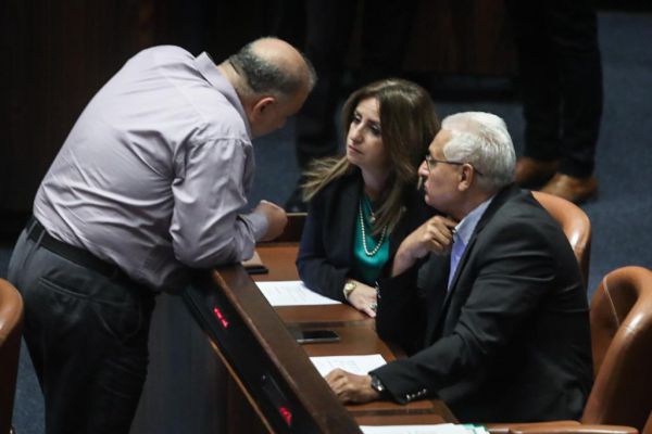 קואליציה בהתפרקות: הח"כ מרע"מ נגד מנסור עבאס