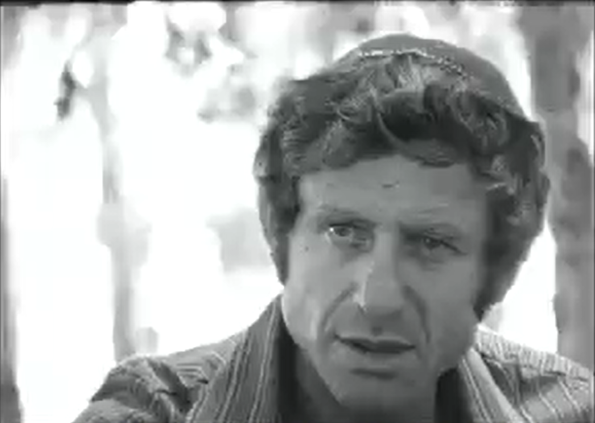 אורי זוהר בארכיון – לא יודע אם אלבש כיפה שחורה |צפו