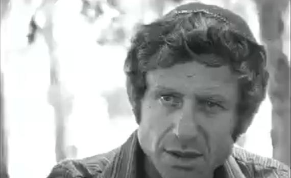 אורי זוהר בארכיון – לא יודע אם אלבש כיפה שחורה |צפו