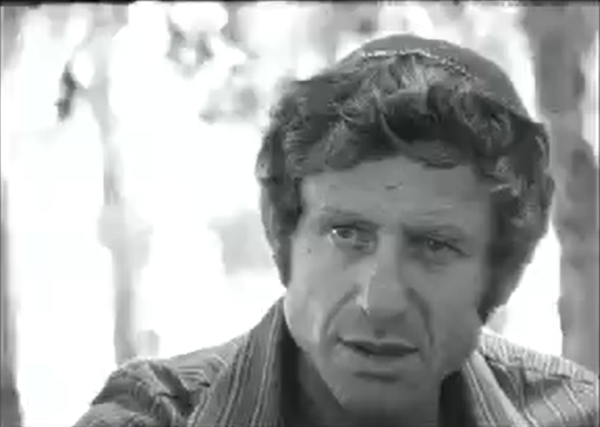 אורי זוהר בארכיון – לא יודע אם אלבש כיפה שחורה |צפו