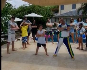 הילד שחווה תקיפה אלימה, הוזמן לקליפ של קוגומולו