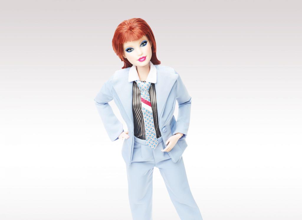 מסקרן: המחווה של ברבי לדיוויד בואי