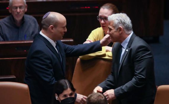 טקס החילופין בין לפיד לבנט ייערך בלי תקשורת