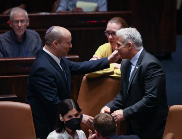 טקס החילופין בין לפיד לבנט ייערך בלי תקשורת