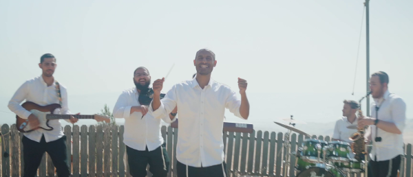 לקראת שבת: להקת "שירת הלב" במחרוזת חגיגית