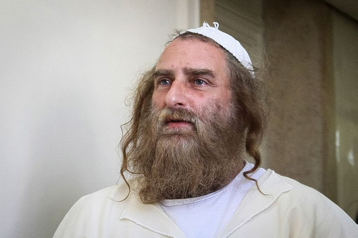 "אתמול קברתי את אבא שלי החלאה"