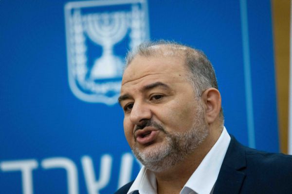 פיצוץ באולפן בין ישראל כץ למנסור עבאס. צפו