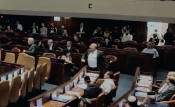 מהומה בכנסת: מנסור עבאס מתפוצץ על נתניהו. צפו