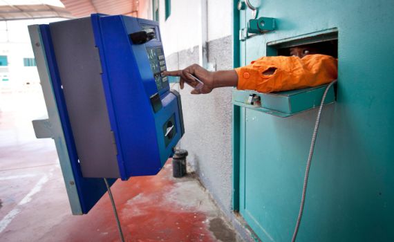 צפו: מחבל משוחרר עלה כנציג הורים במסיבת סיום