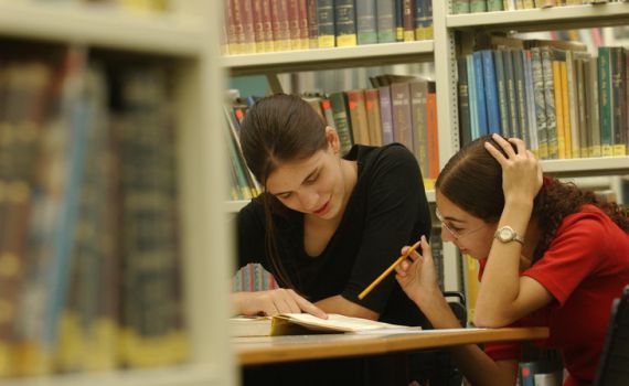 באולפנא מגיבים לטענות על הטרדות מיניות: הרב מכחיש