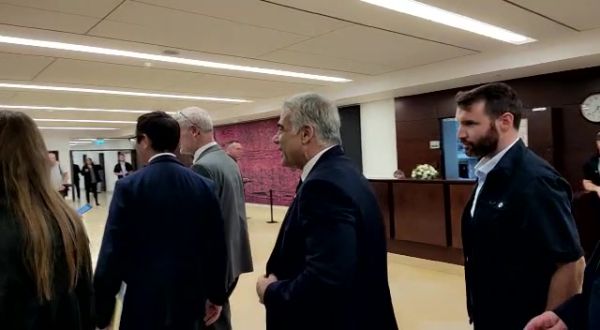 "לפיד, יהיה רוב להצעת החוק?" צפו בתשובה