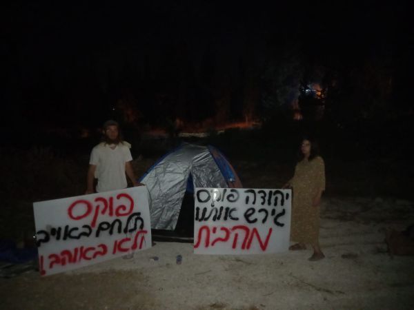 התושבים עברו להתגורר מול ביתו של האלוף