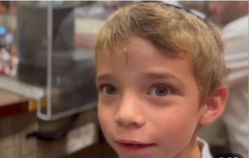 הבן של עמית סגל מסביר: זה ראש הממשלה הבא. צפו