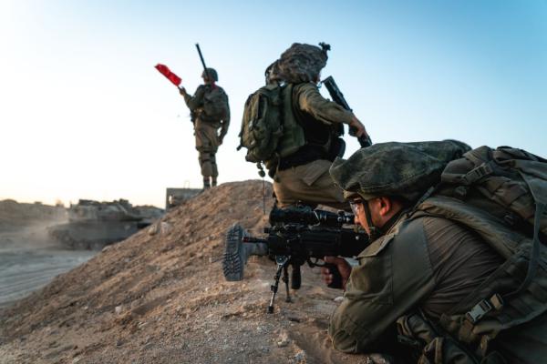 ביבשה, באוויר ובים: גלריה ענקית – שנה ל'שומר חומות'