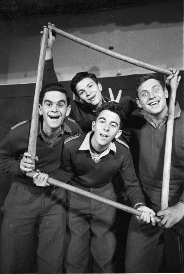 ארכיון צה"ל מפרסם תמונות משירותו הצבאי של אורי זוהר