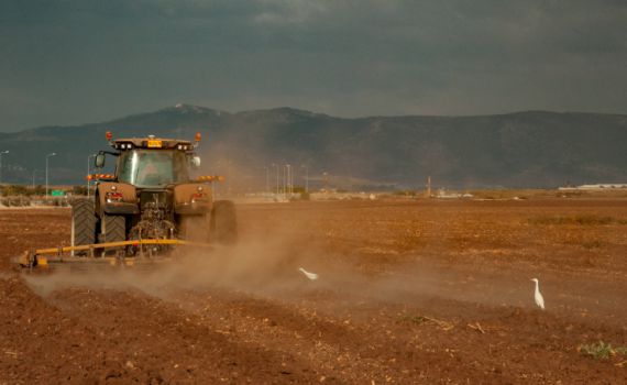 מורדם ומונשם: בן 14 במצב קשה לאחר שנפל מטנדר