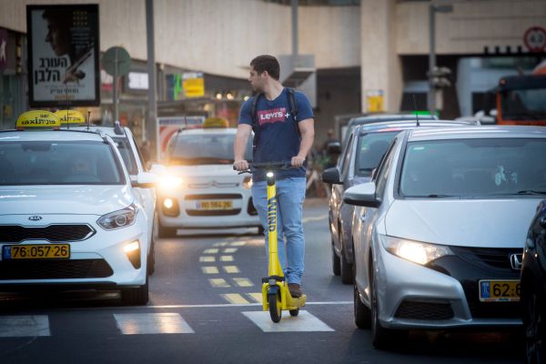 אושר: פקחים עירוניים יתנו קנסות לרוכבי קורקינטים