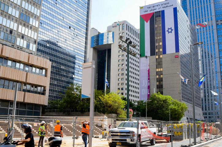 רע"מ ומרצ התנגדו: חוק האוסר הנפת דגל אש"ף עבר