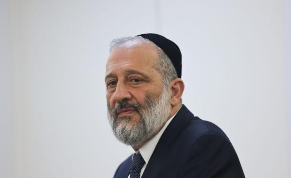 צפו: דרעי ההמום מקבל את ההודעה על פטירת אורי זוהר