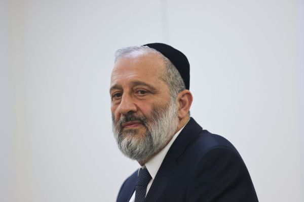 צפו: דרעי ההמום מקבל את ההודעה על פטירת אורי זוהר