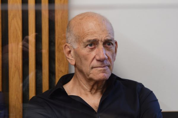 אולמרט: הגיע הזמן שנתניהו ילך לכל הרוחות. האזינו