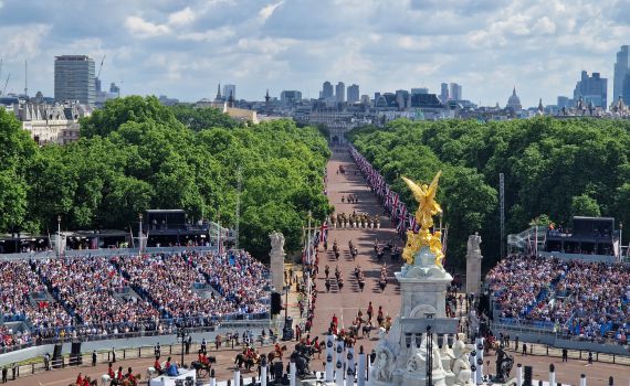 החגיגות בממלכה החלו: 70 שנות מלוכה לאליזבת
