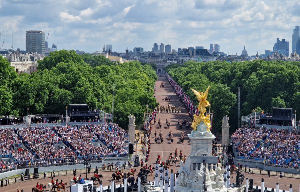 החגיגות בממלכה החלו: 70 שנות מלוכה לאליזבת